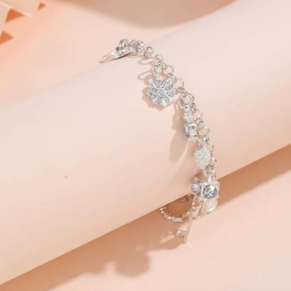 Heart and moon charm bracelet - Picture 2 of 4